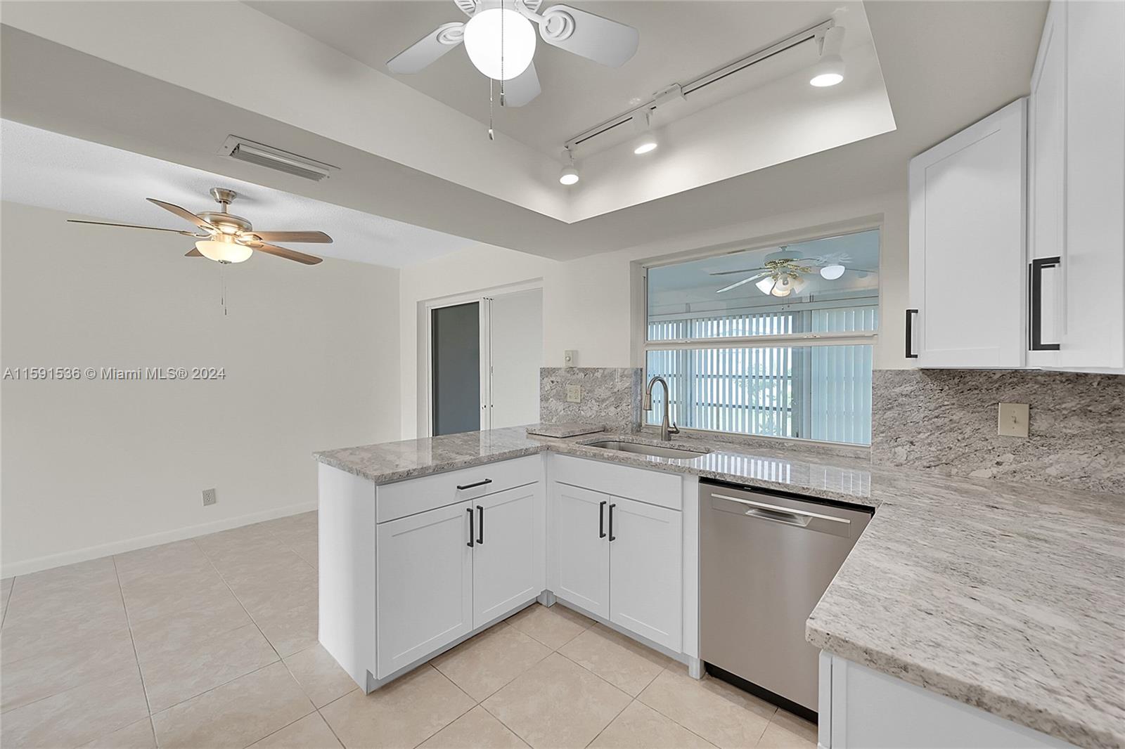 735 NW 74th Terr