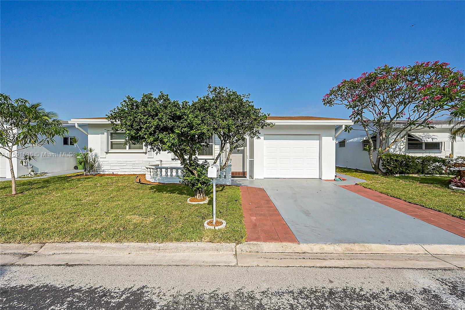 735 NW 74th Terr