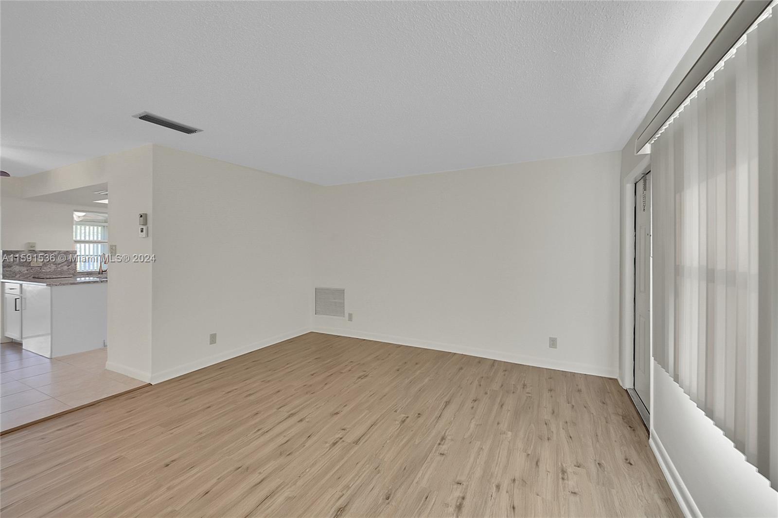 735 NW 74th Terr