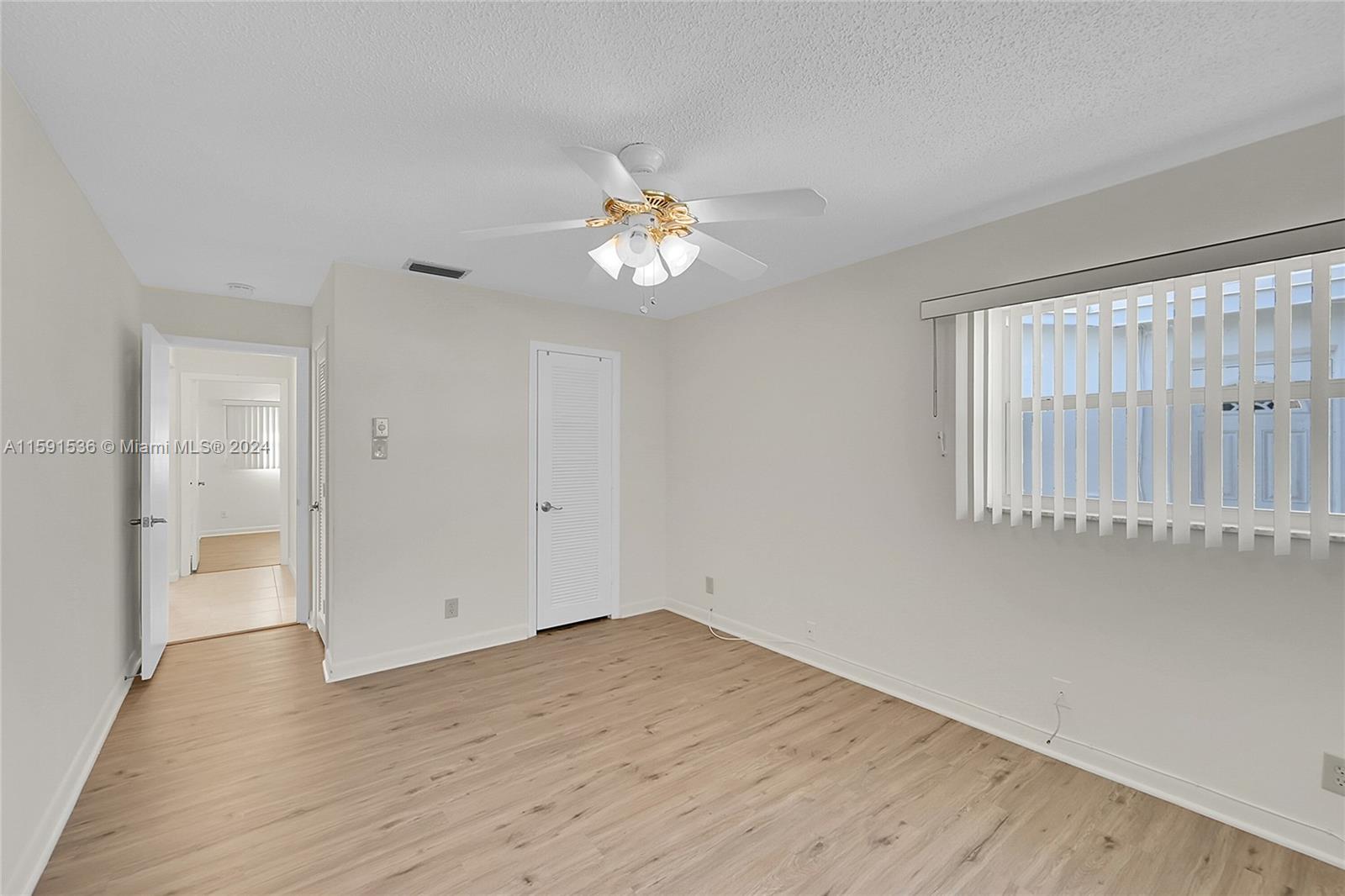 735 NW 74th Terr