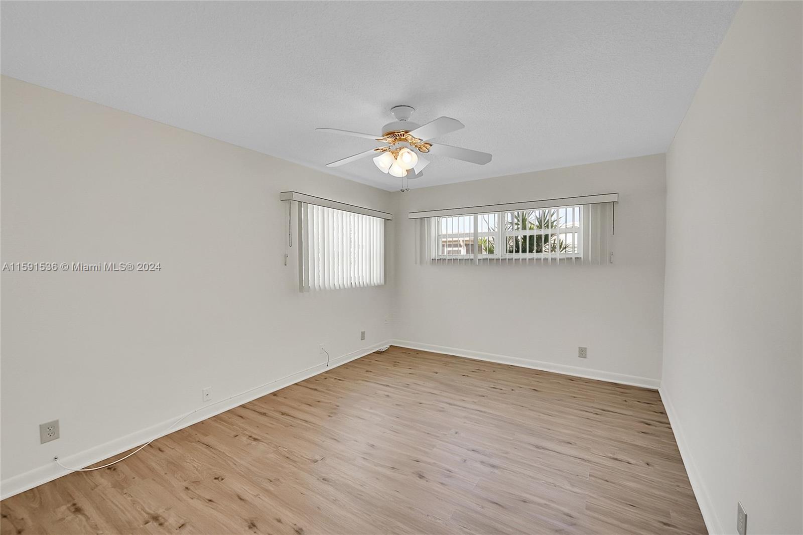 735 NW 74th Terr