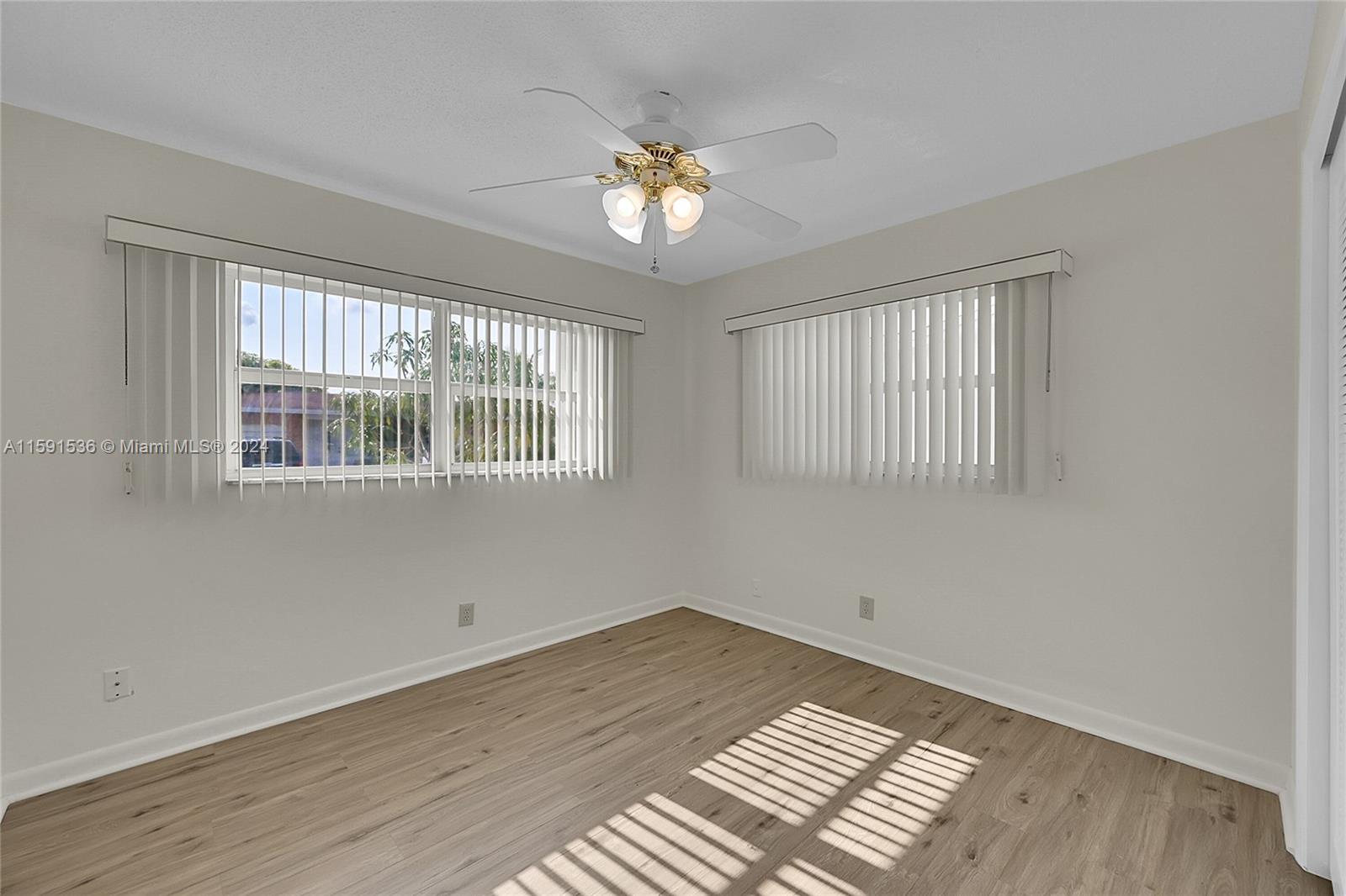 735 NW 74th Terr