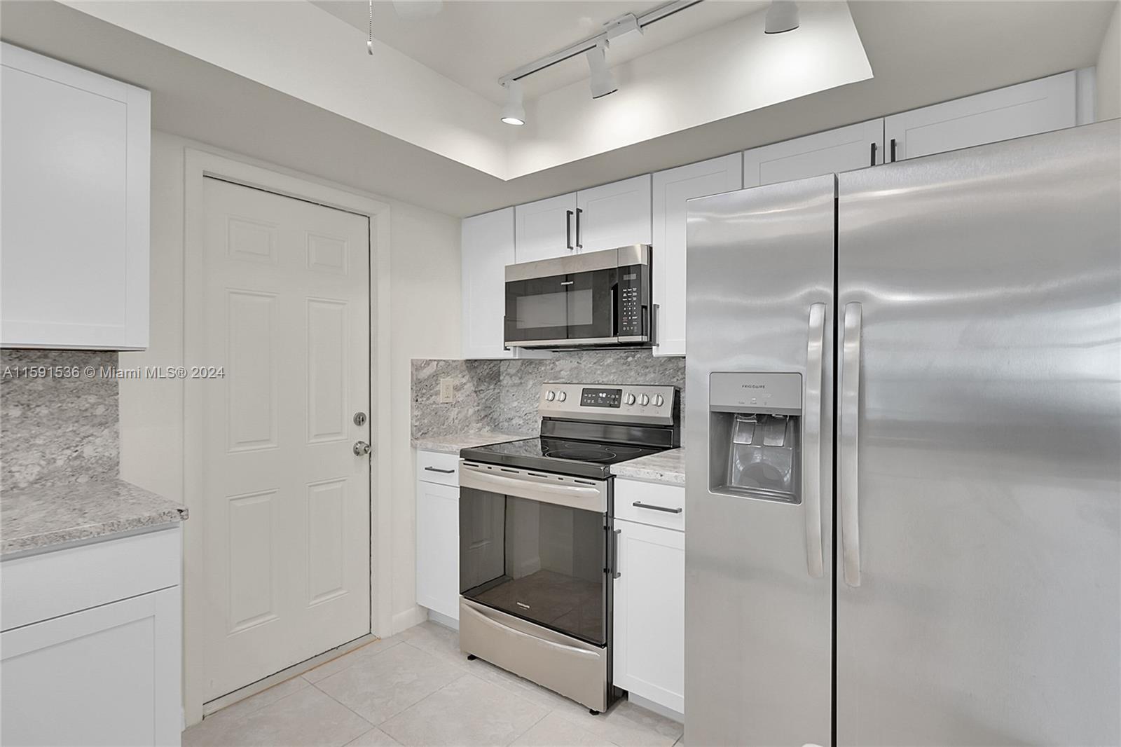 735 NW 74th Terr