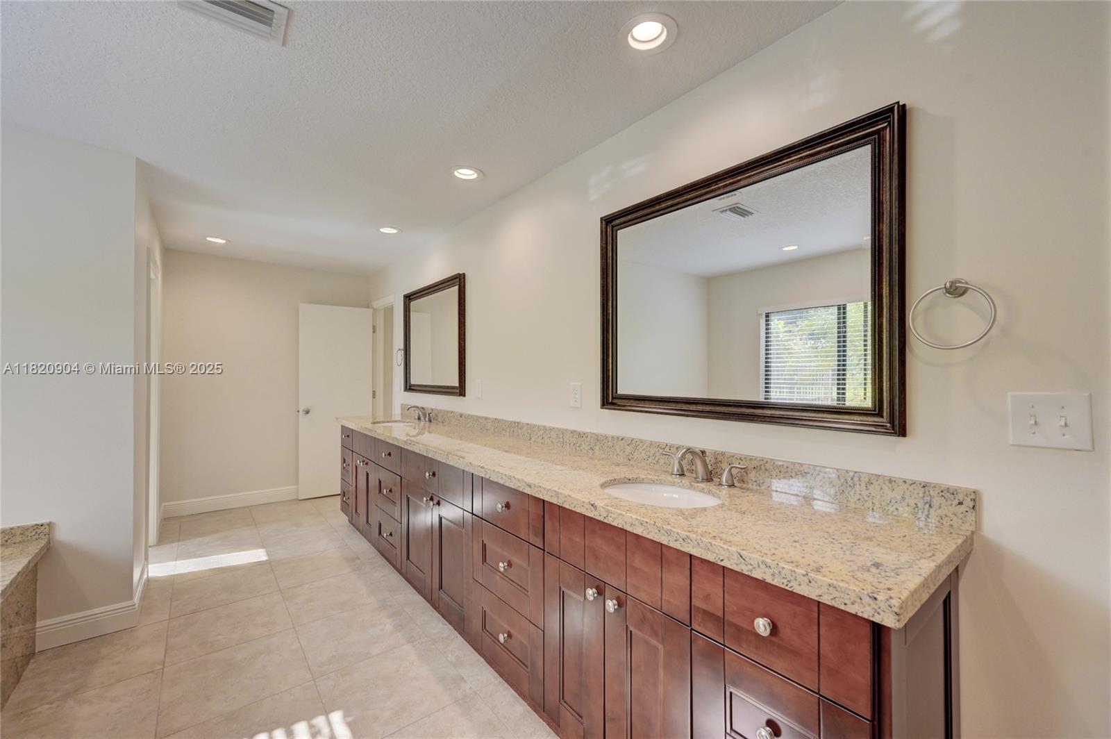 7120 Hialeah Ln # 7120