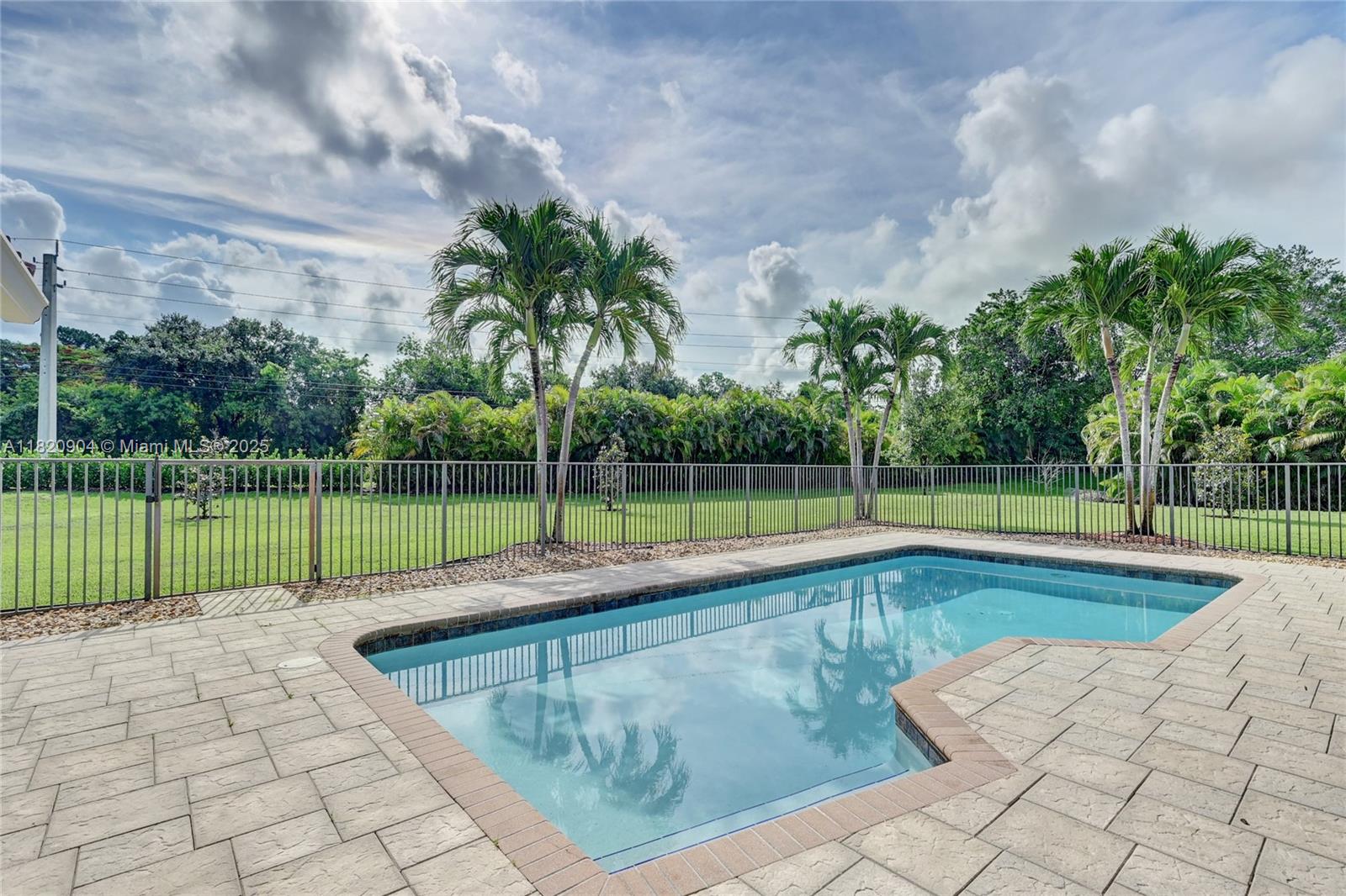 7120 Hialeah Ln # 7120