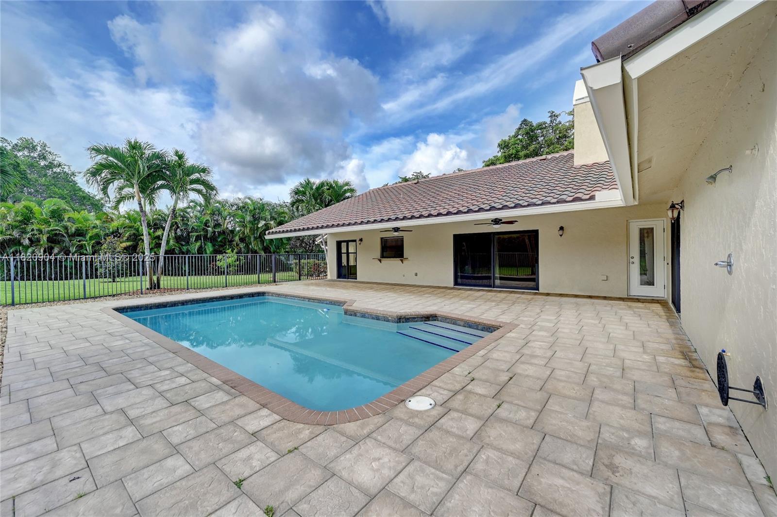7120 Hialeah Ln # 7120