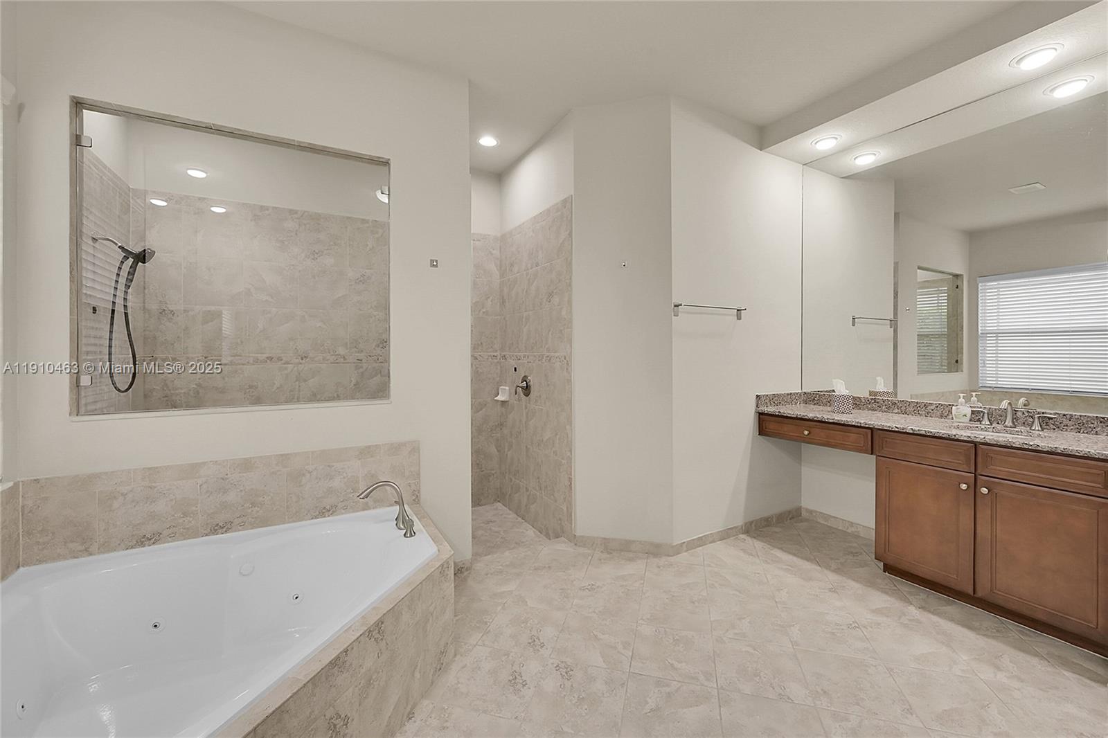 9051 Edgewater Bnd # 9051