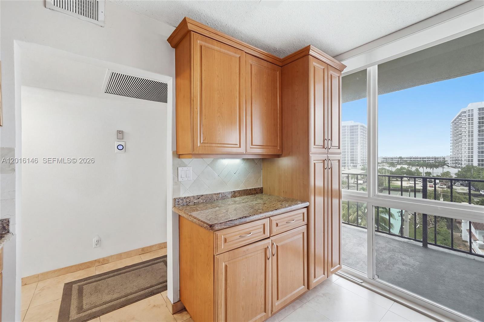 521 N Riverside Dr # 606