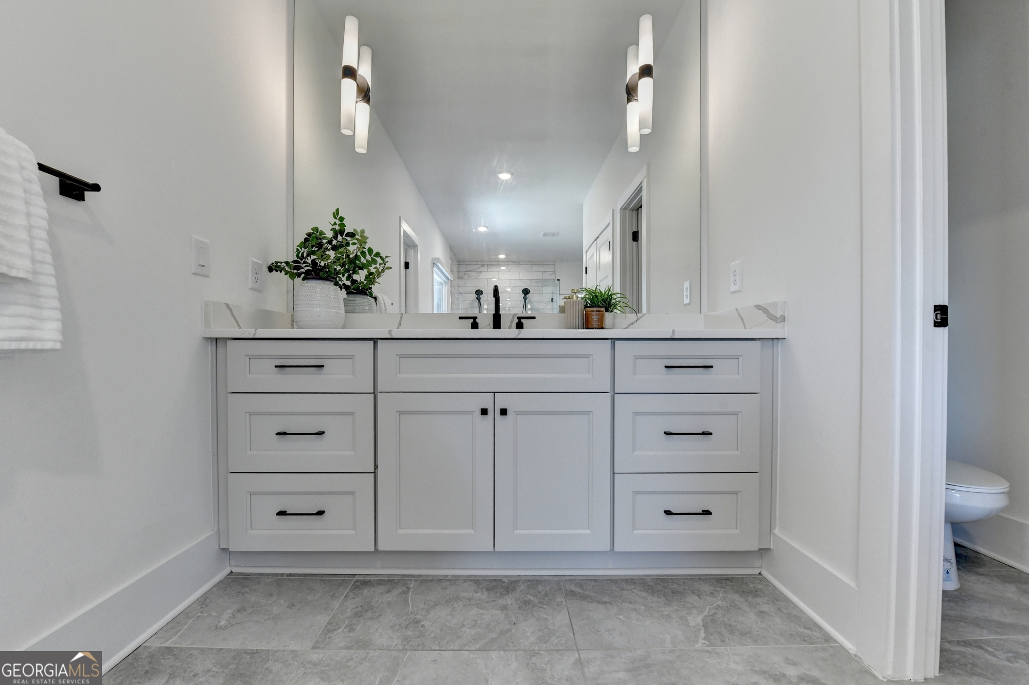 1370 Rumson Lane