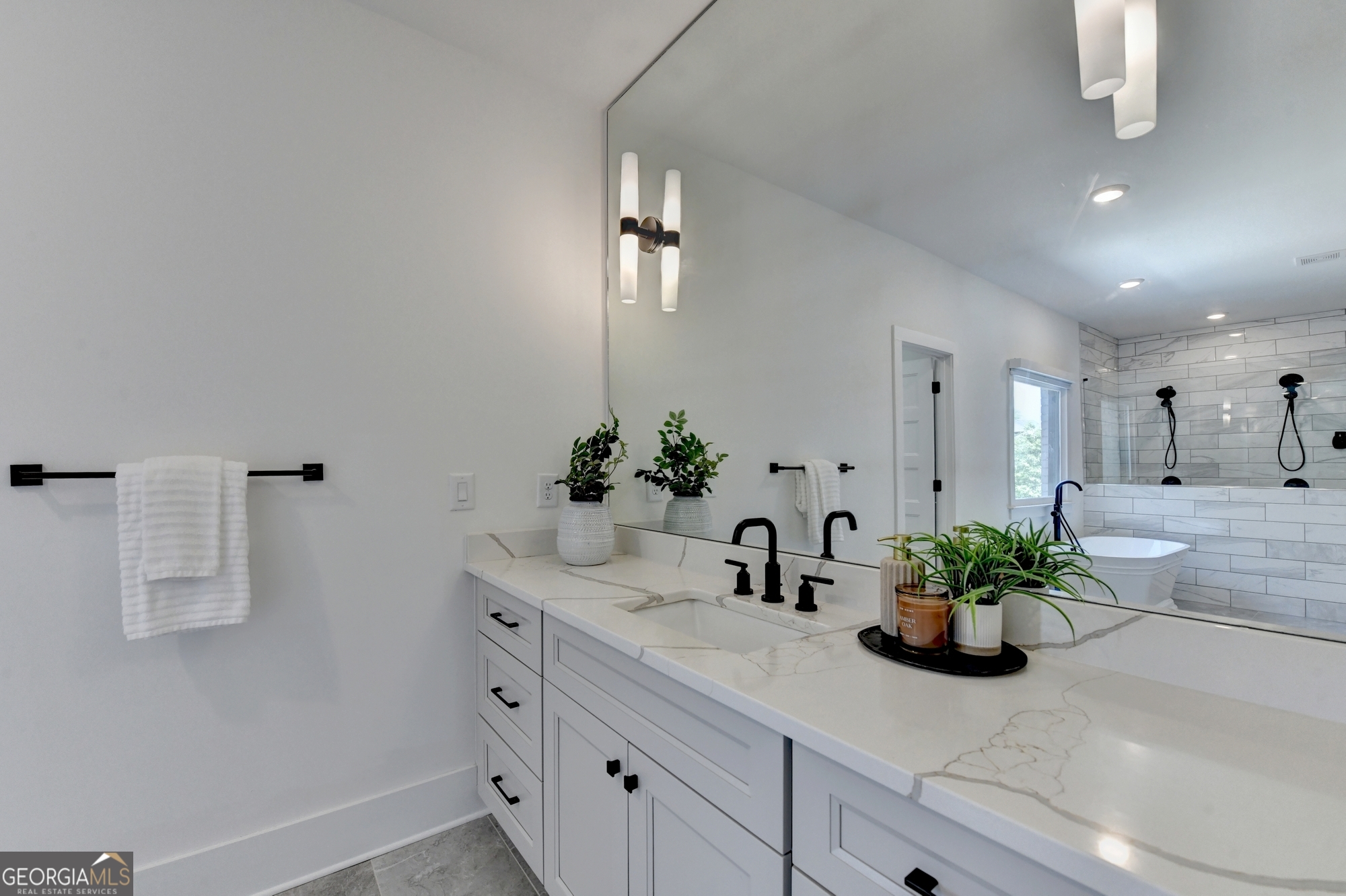 1370 Rumson Lane