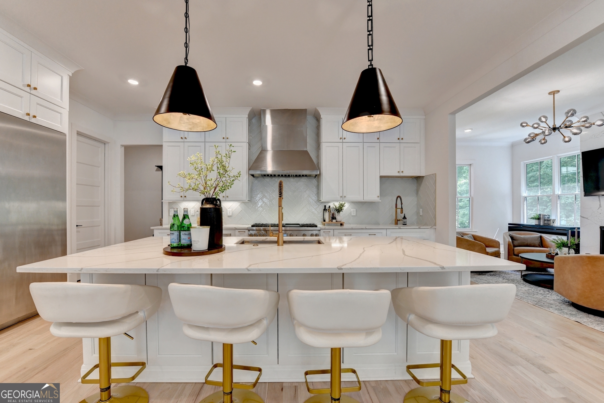 1370 Rumson Lane
