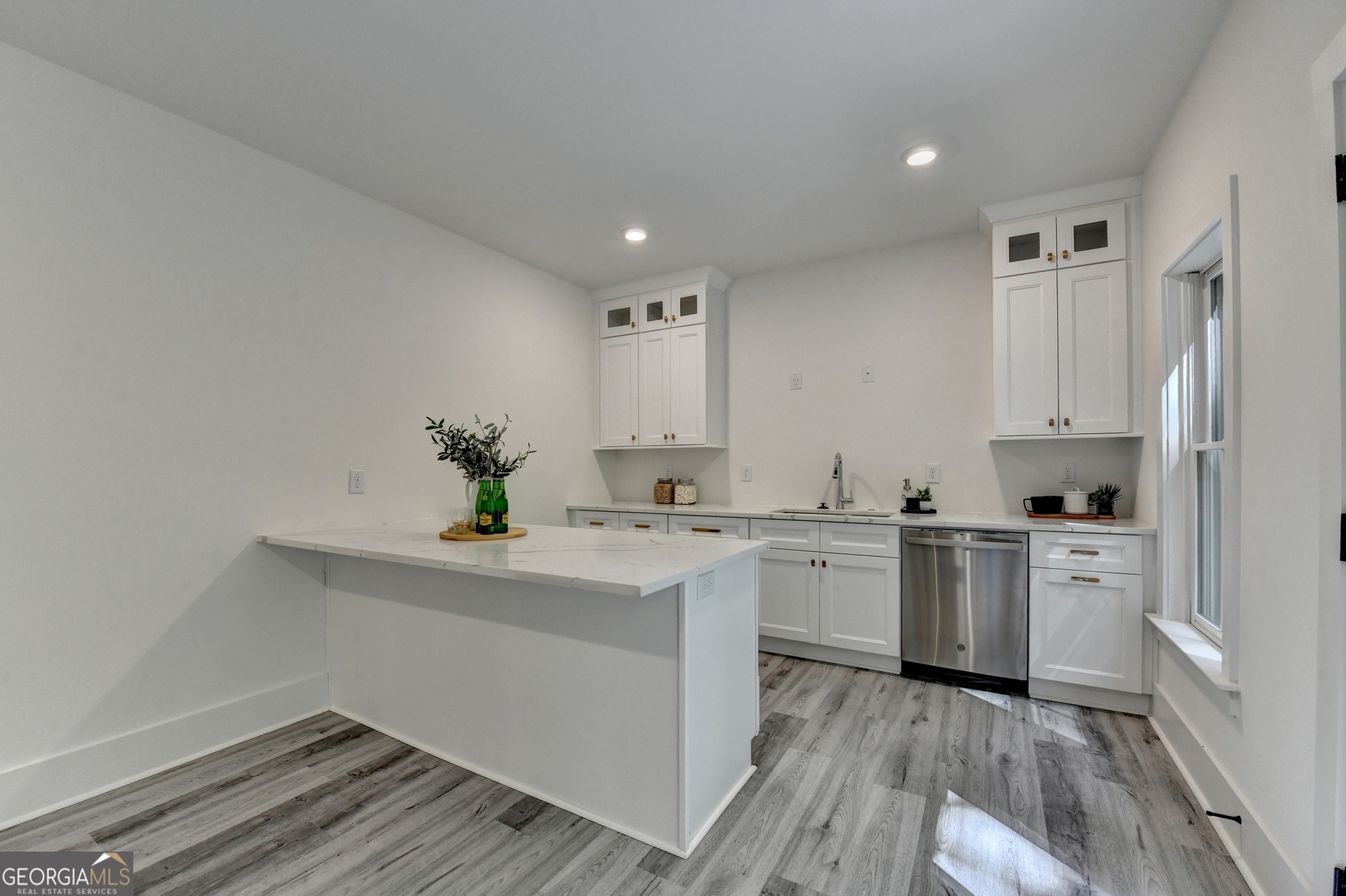 1370 Rumson Lane