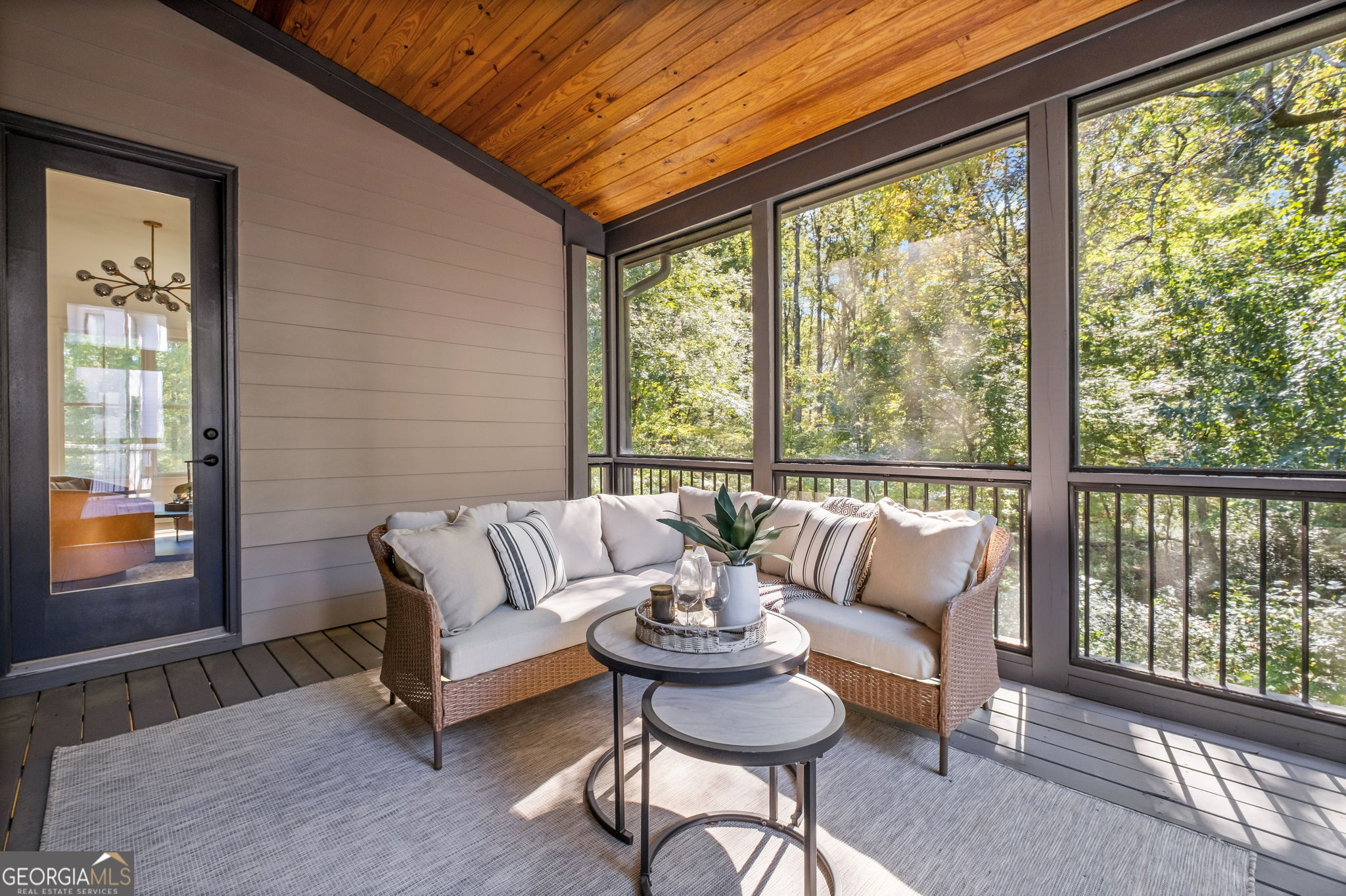 1370 Rumson Lane
