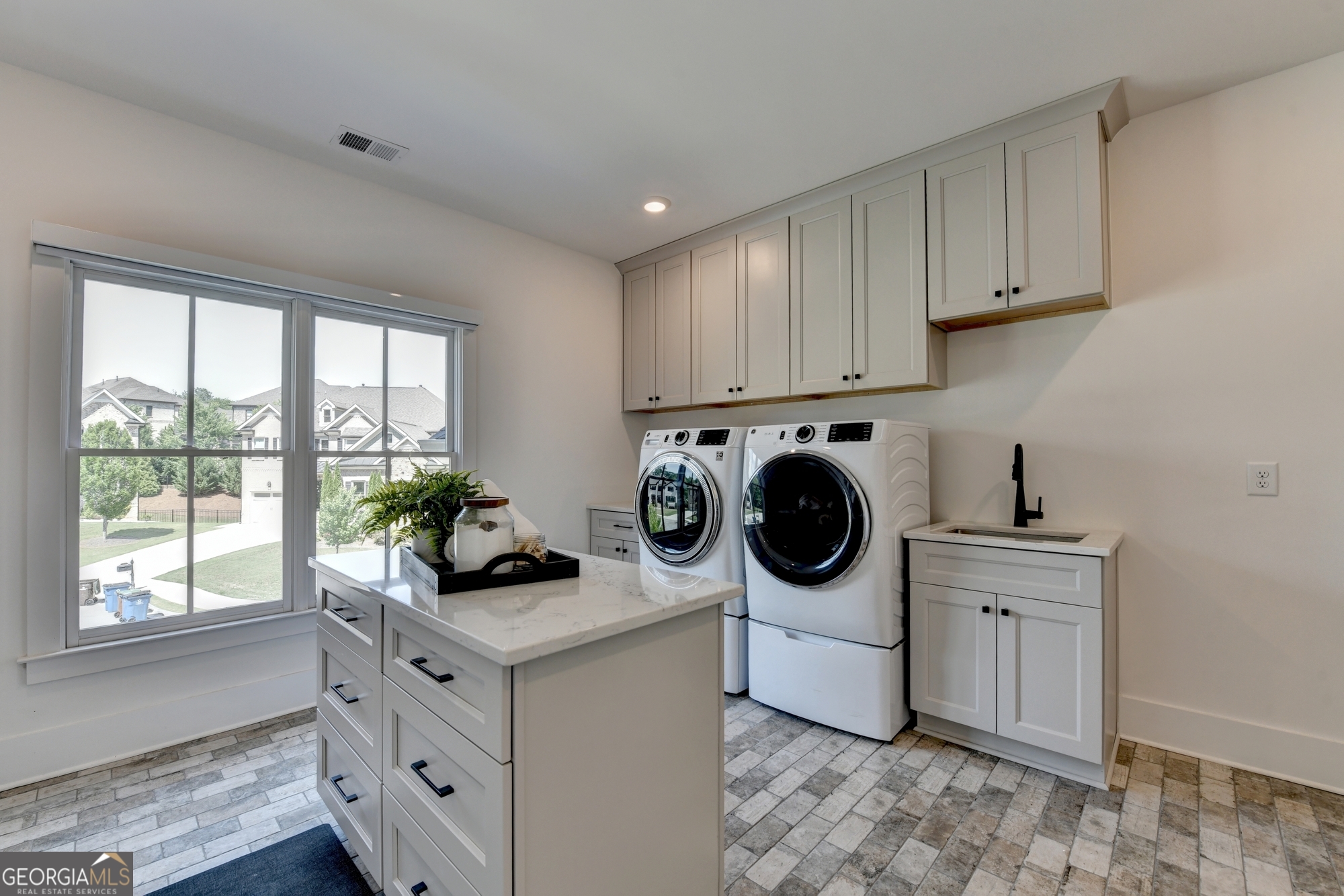 1370 Rumson Lane