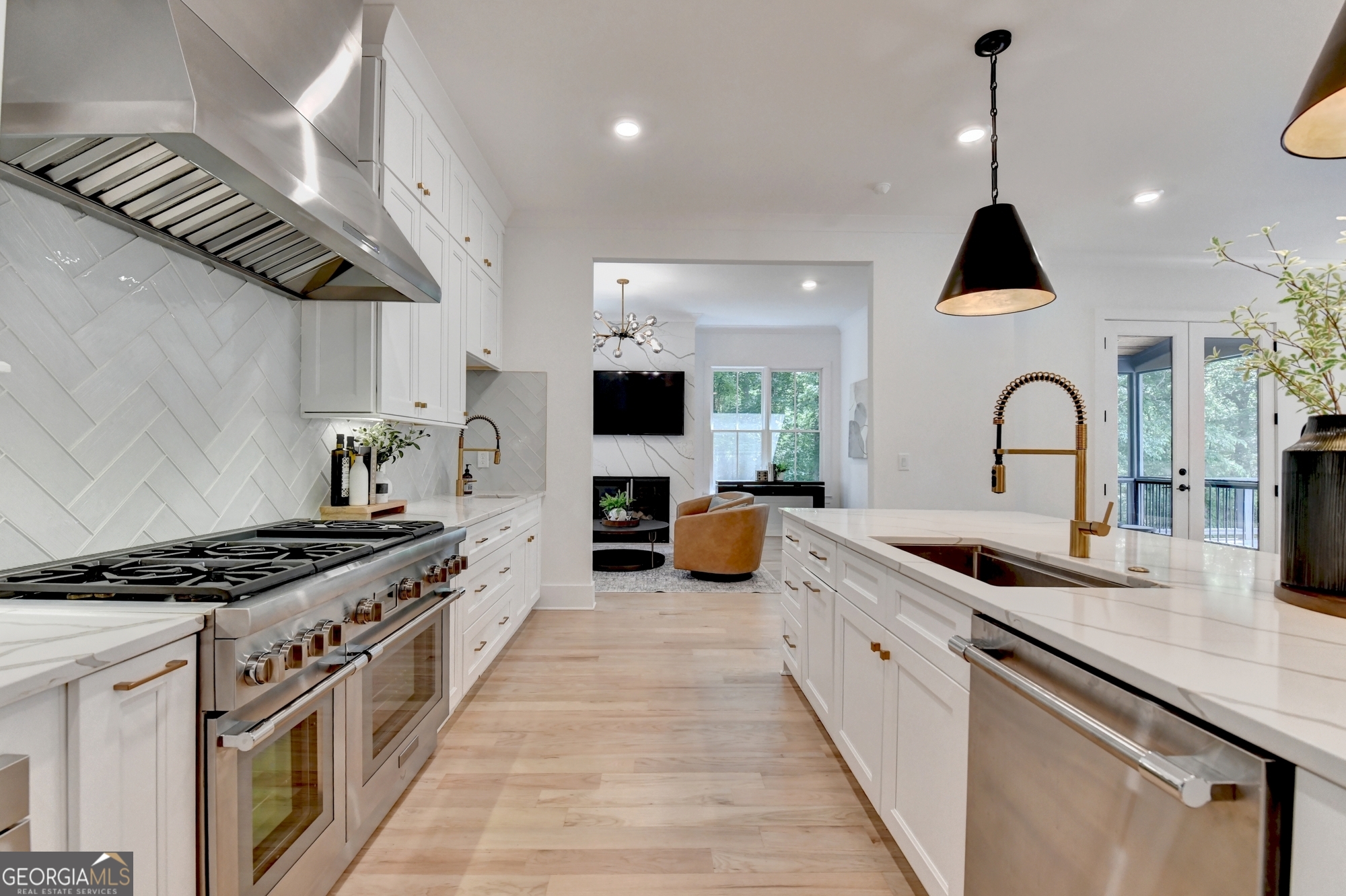1370 Rumson Lane