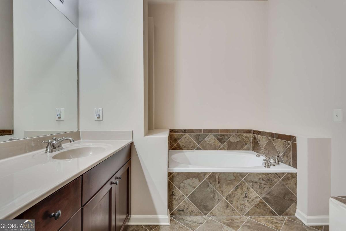 9005 Woodland Trail