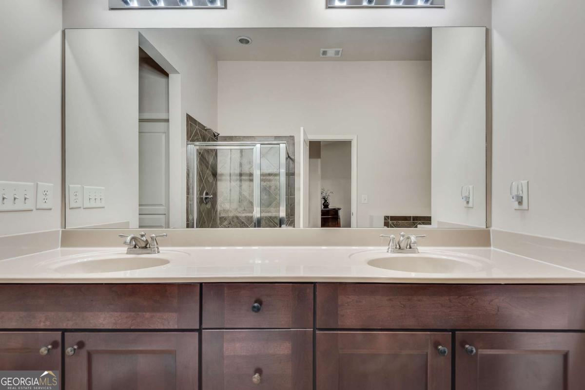 9005 Woodland Trail