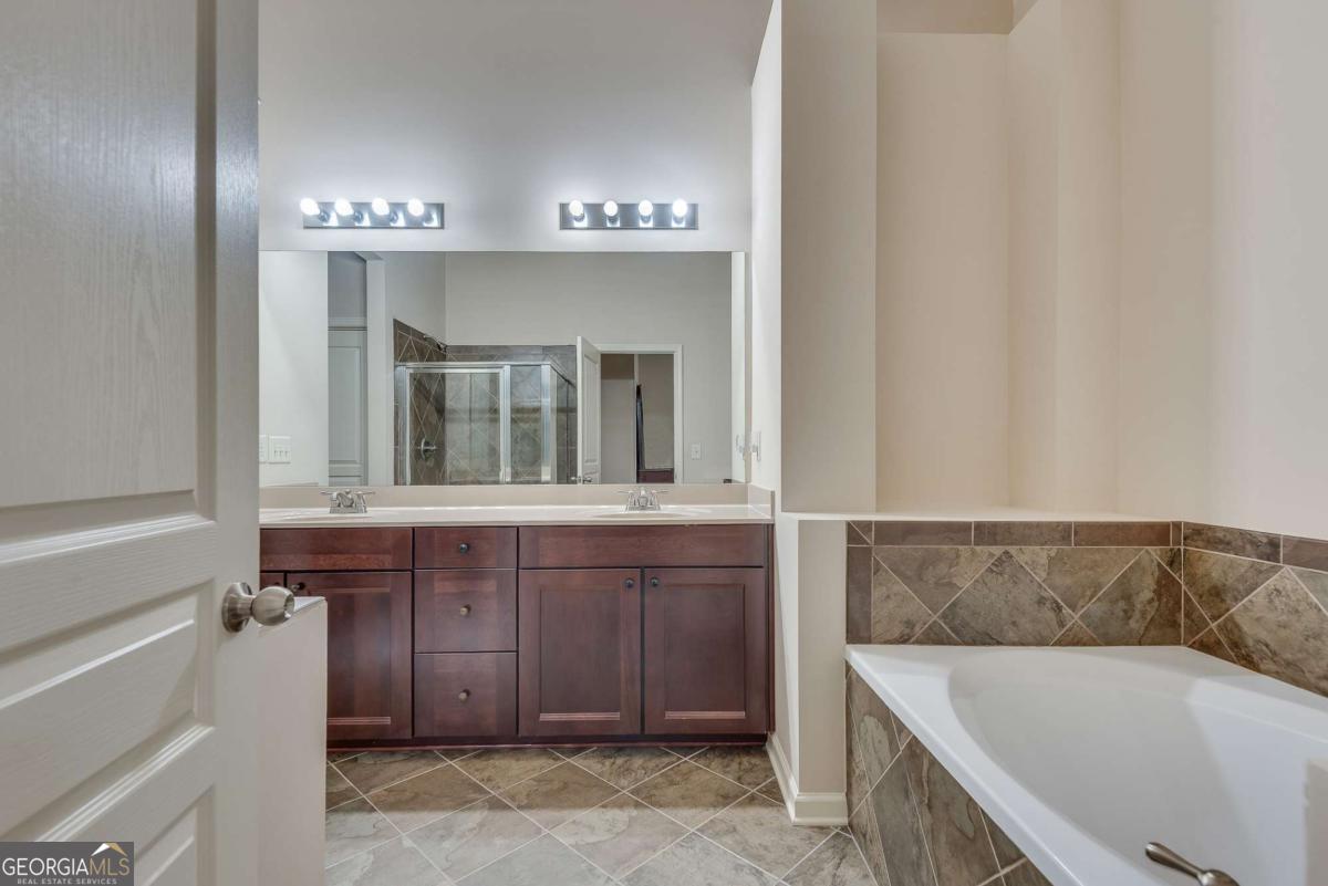 9005 Woodland Trail