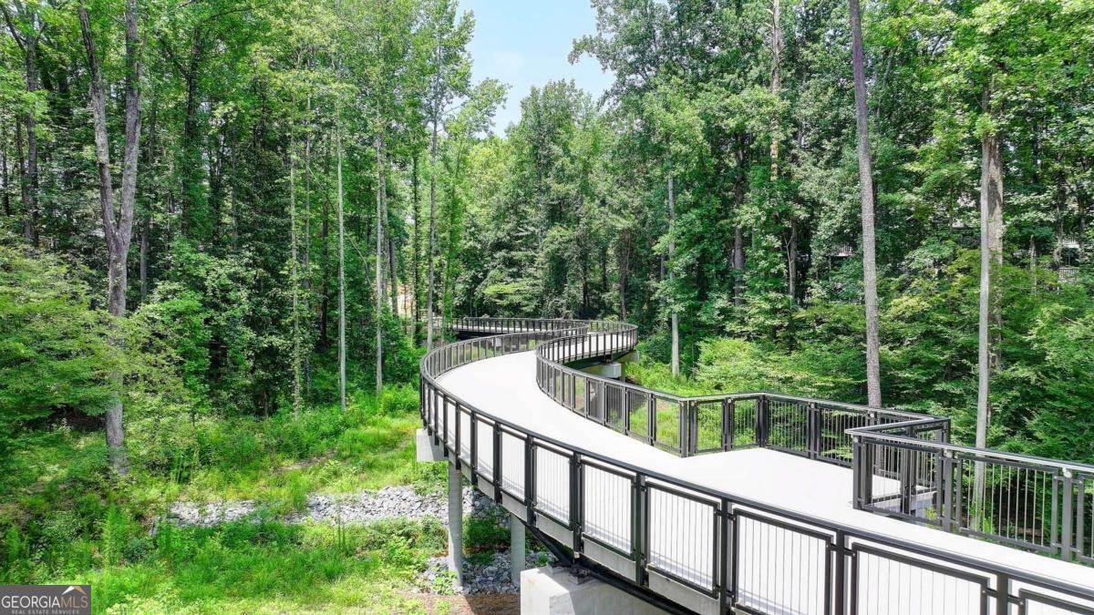 9005 Woodland Trail