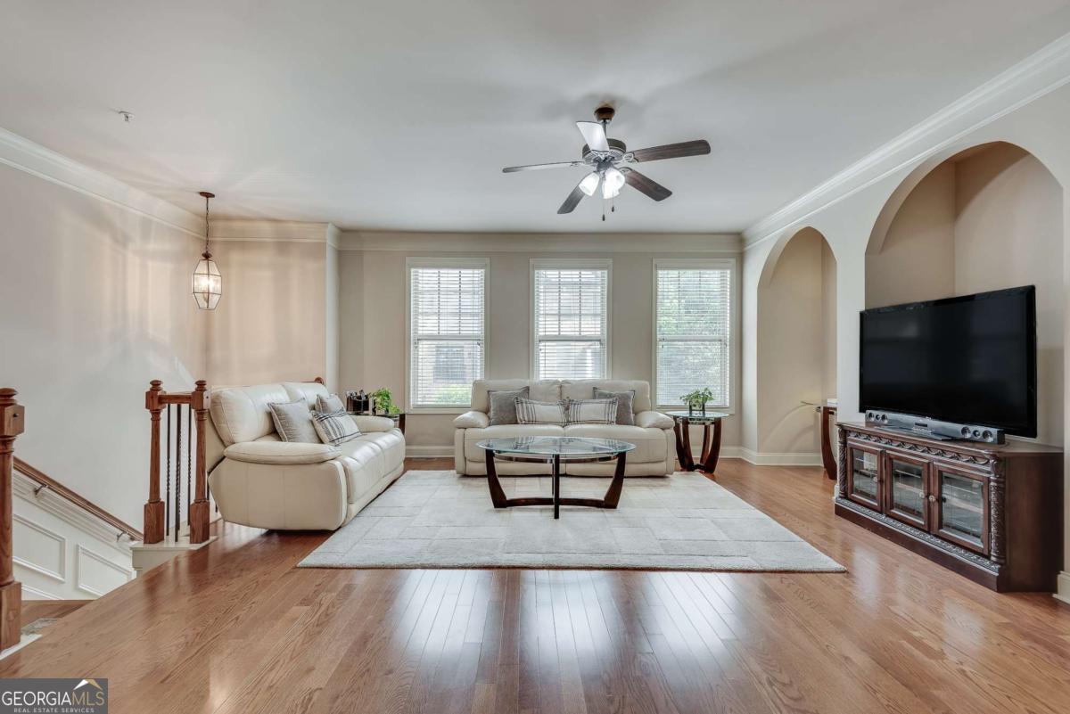 9005 Woodland Trail