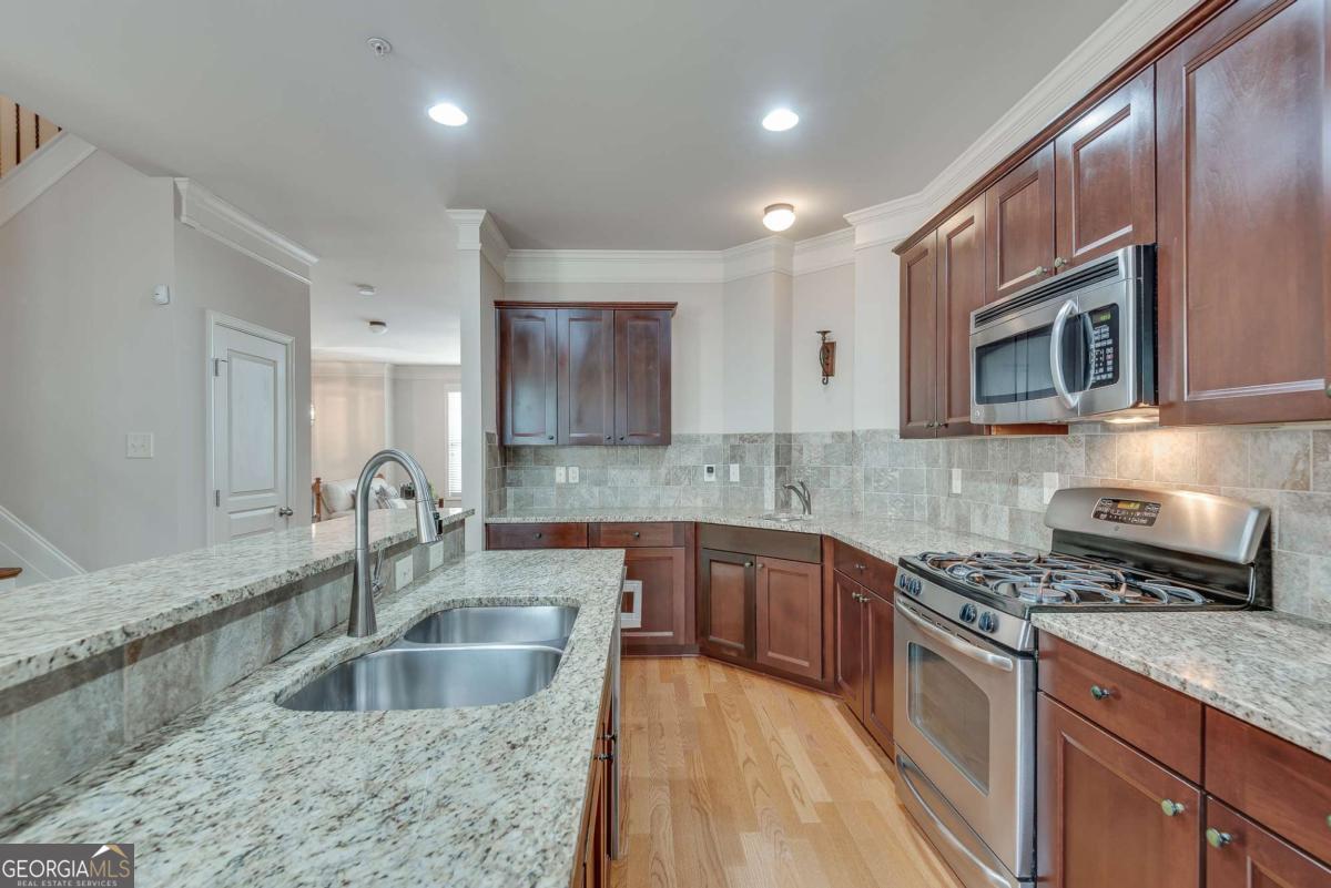 9005 Woodland Trail