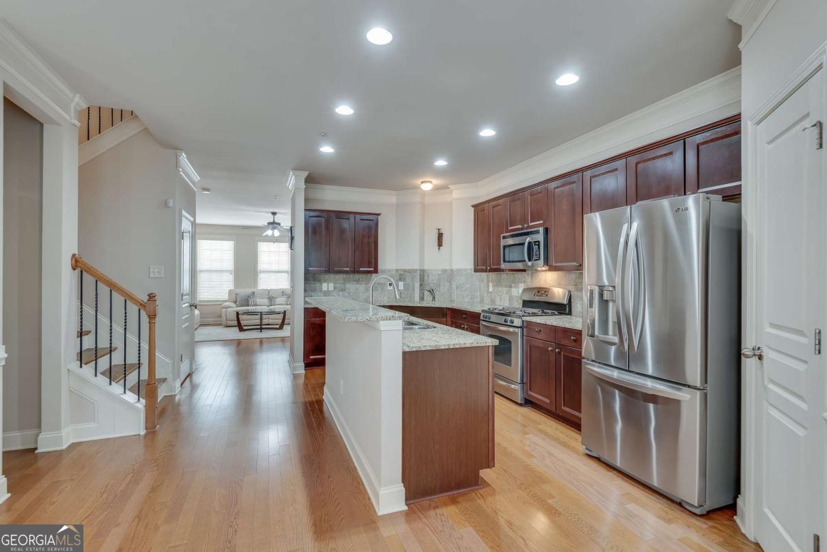 9005 Woodland Trail