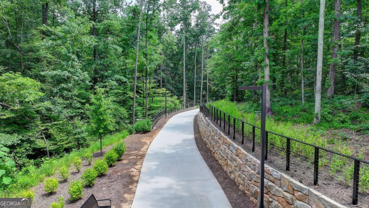 9005 Woodland Trail