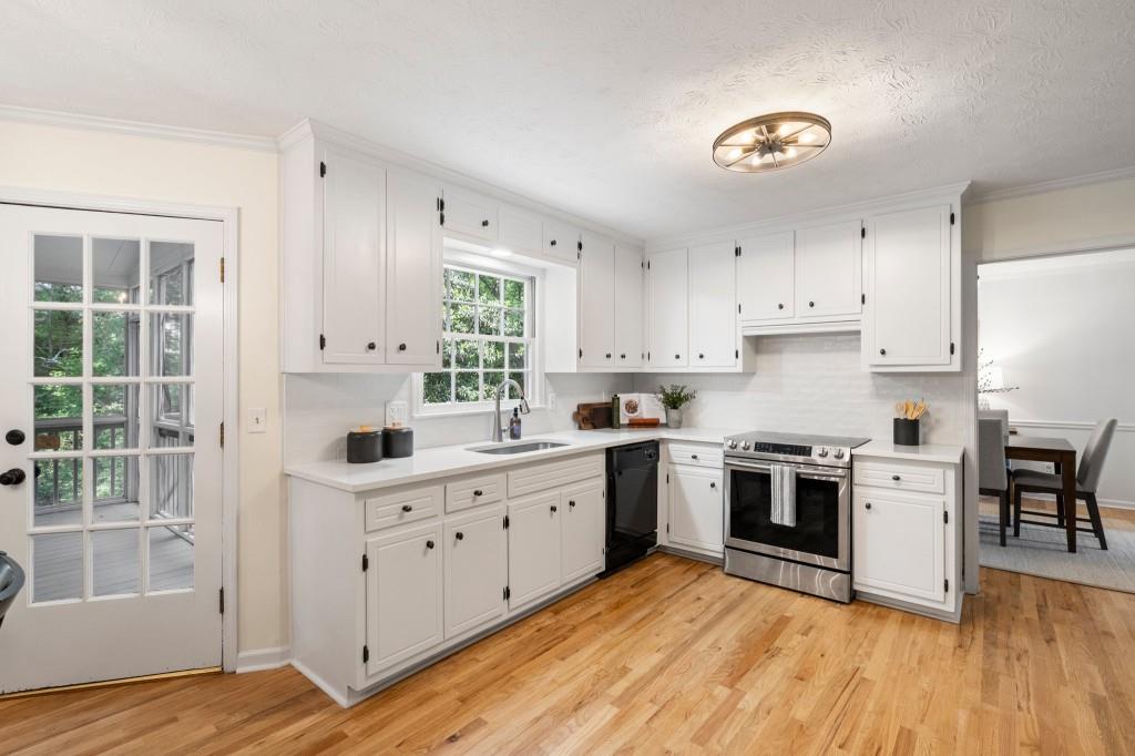 3214 Woodleaf Court