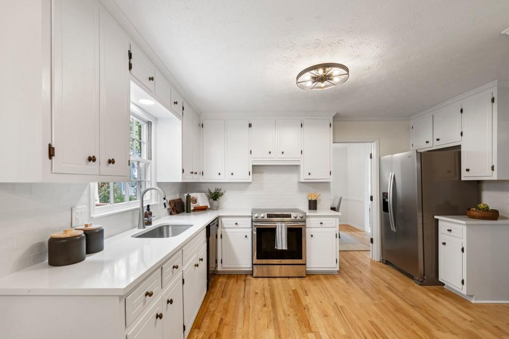 3214 Woodleaf Court