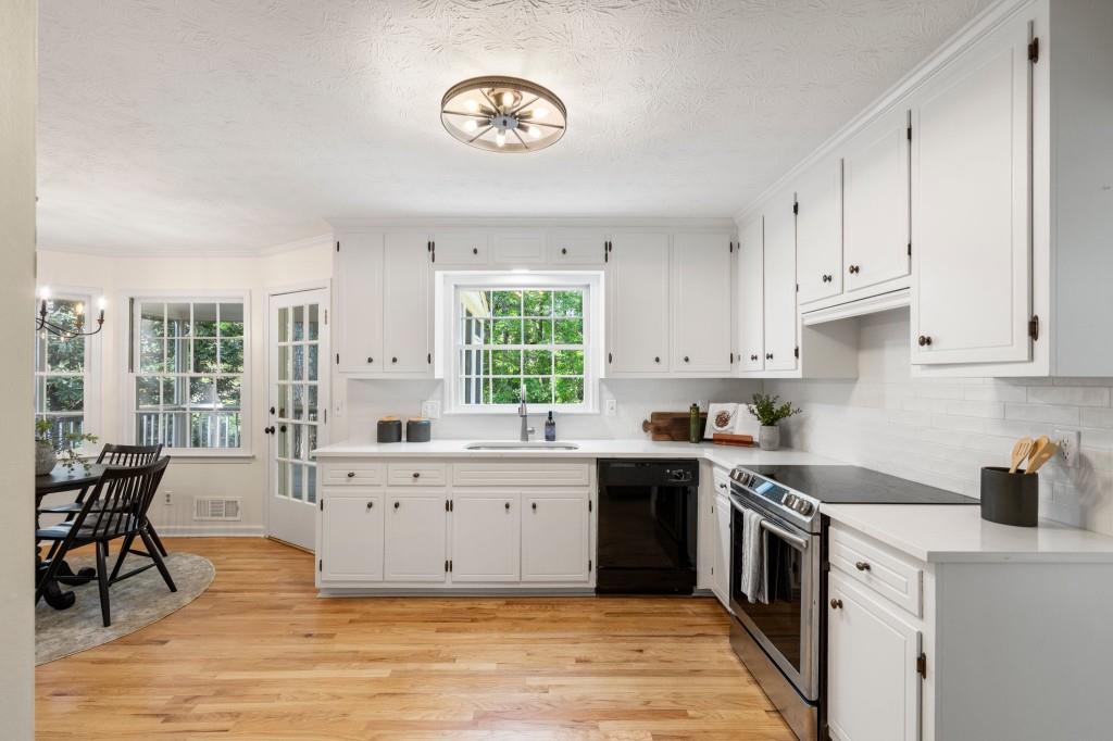 3214 Woodleaf Court
