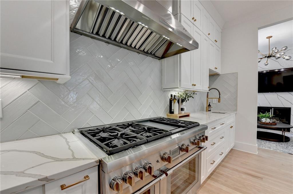 1370 Rumson Lane