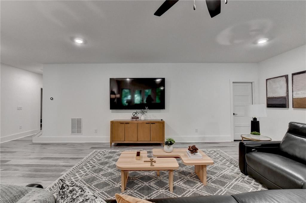 1370 Rumson Lane