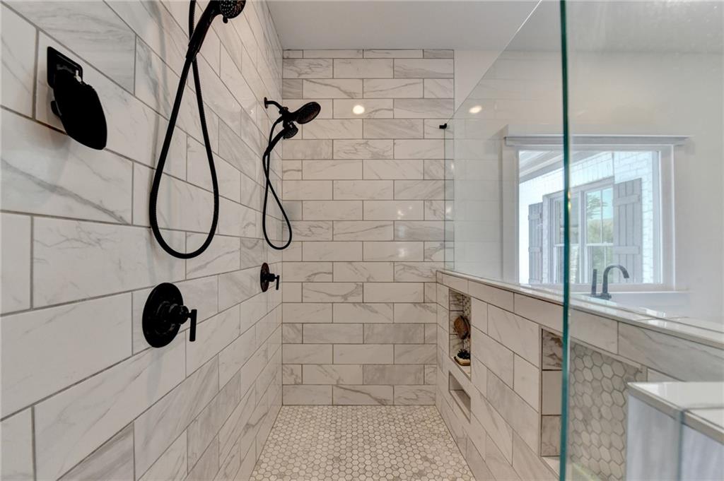 1370 Rumson Lane