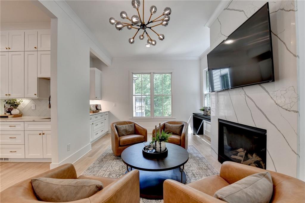 1370 Rumson Lane