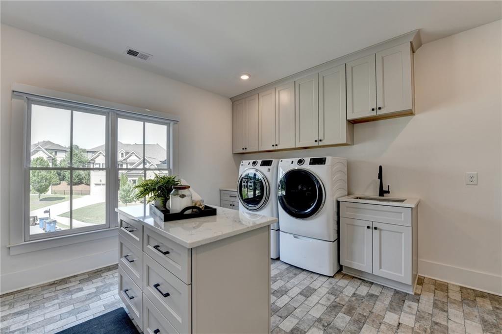 1370 Rumson Lane