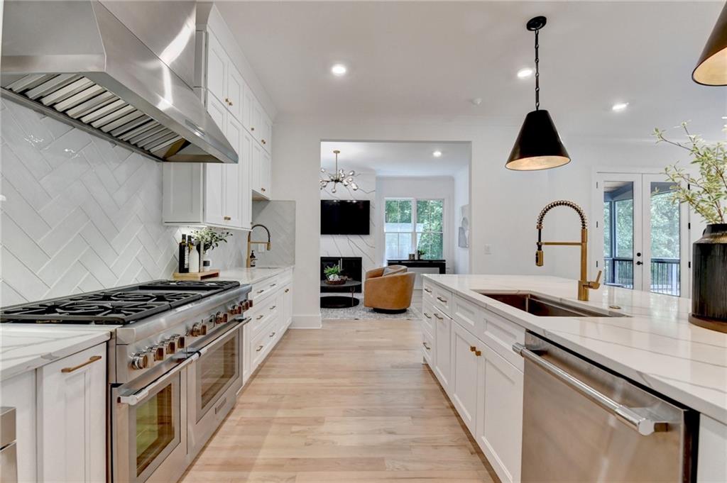 1370 Rumson Lane