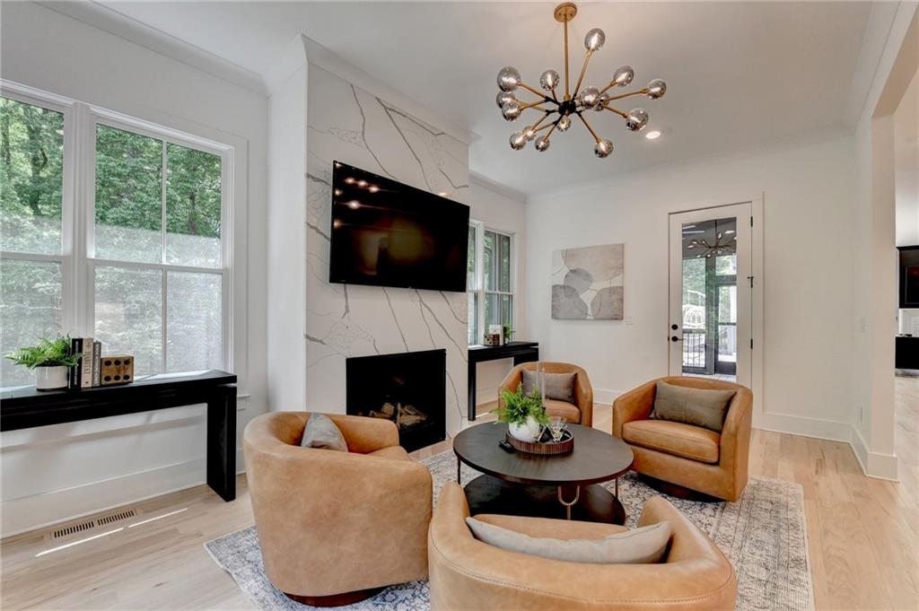 1370 Rumson Lane