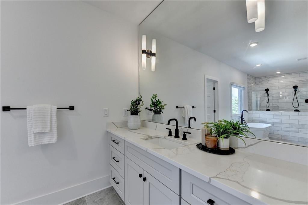 1370 Rumson Lane