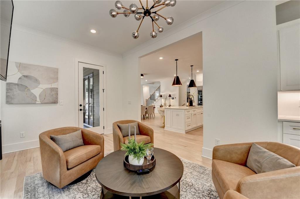 1370 Rumson Lane