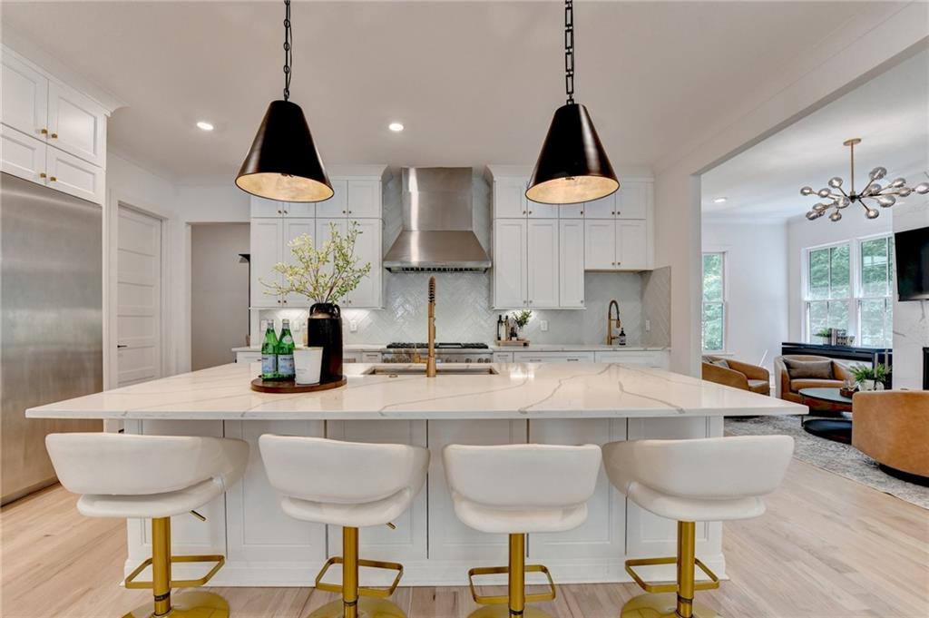 1370 Rumson Lane