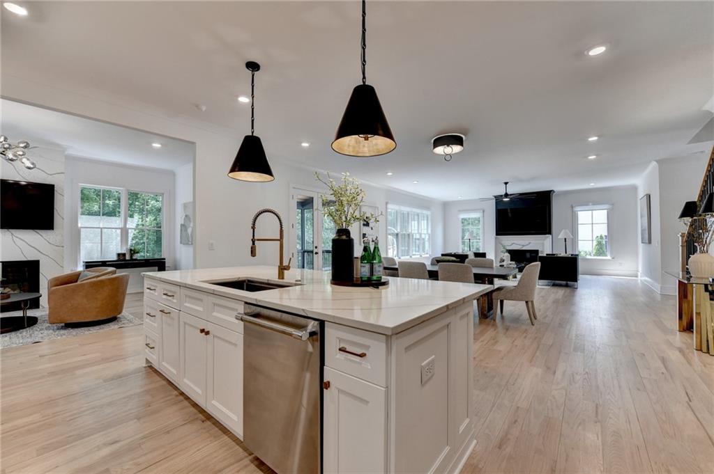 1370 Rumson Lane