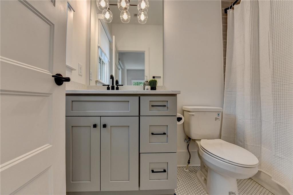 1370 Rumson Lane