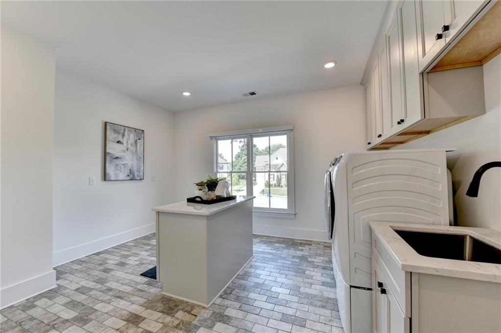 1370 Rumson Lane