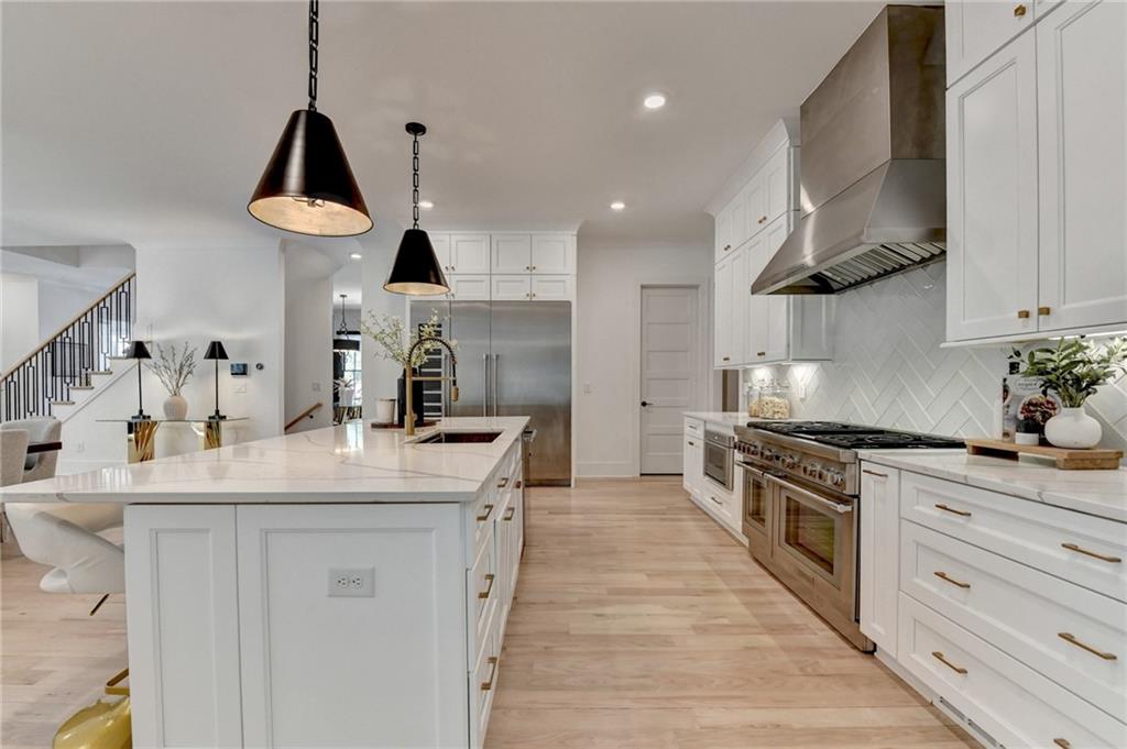 1370 Rumson Lane