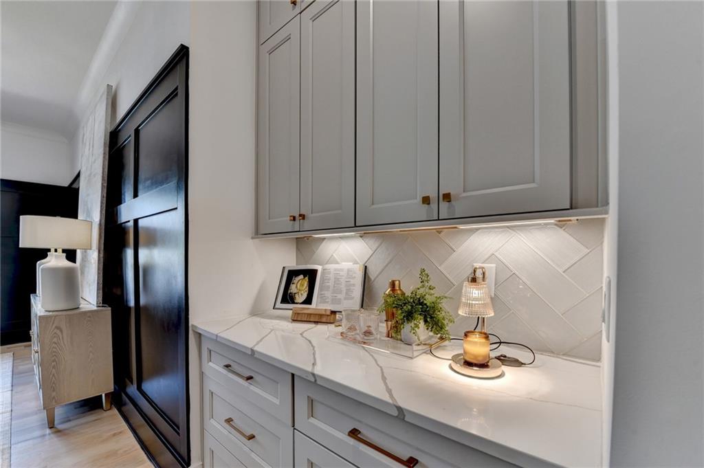 1370 Rumson Lane