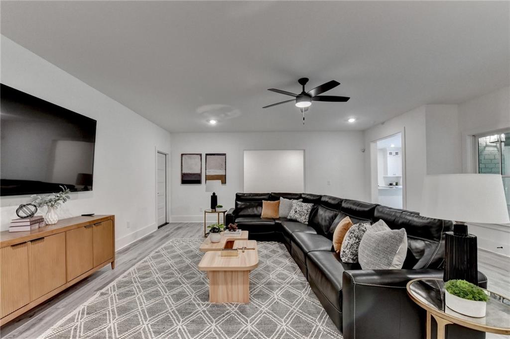 1370 Rumson Lane