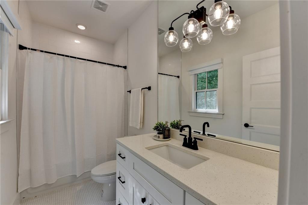 1370 Rumson Lane