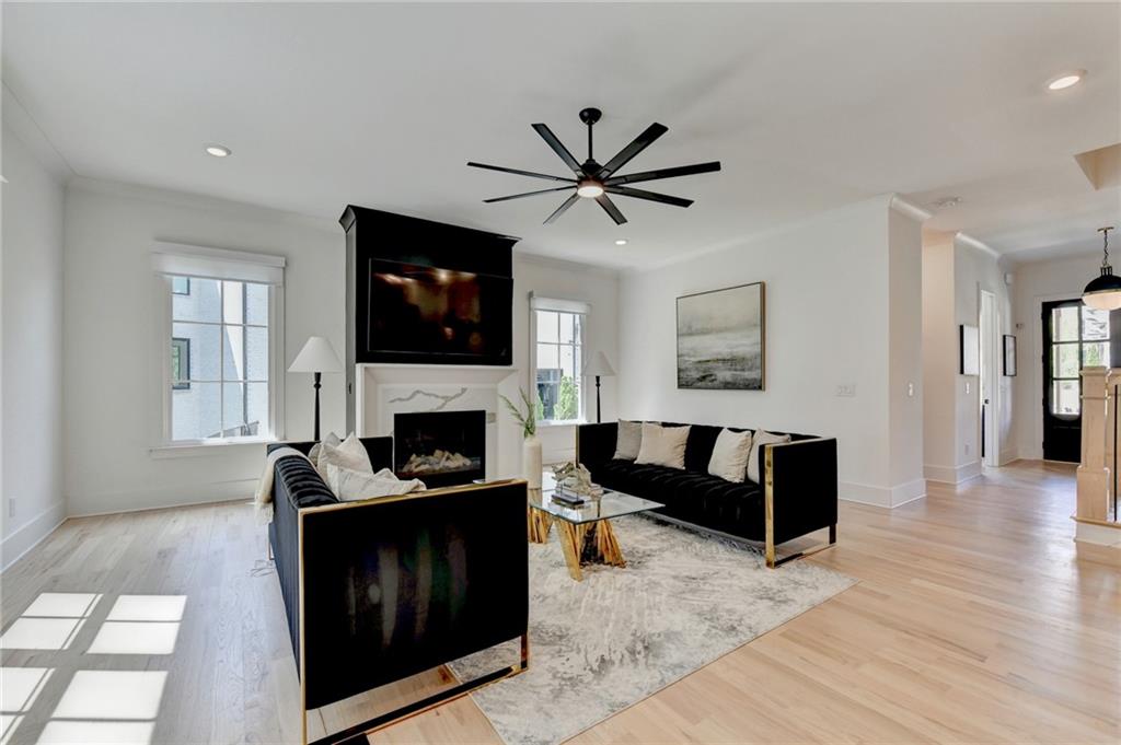 1370 Rumson Lane