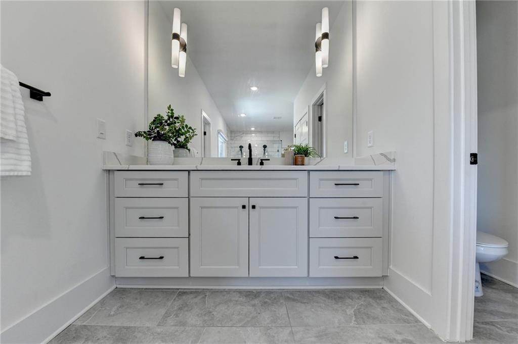1370 Rumson Lane