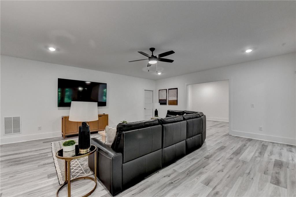 1370 Rumson Lane